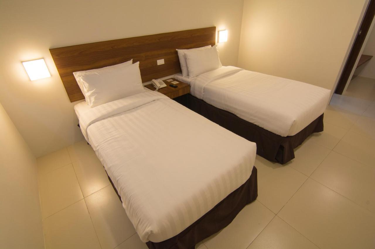 Mango Suites Cauayan Exterior photo