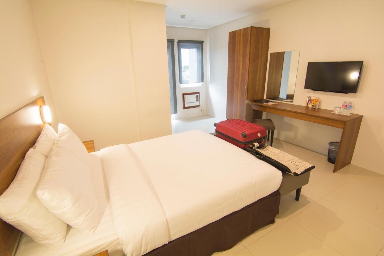 Mango Suites Cauayan Exterior photo