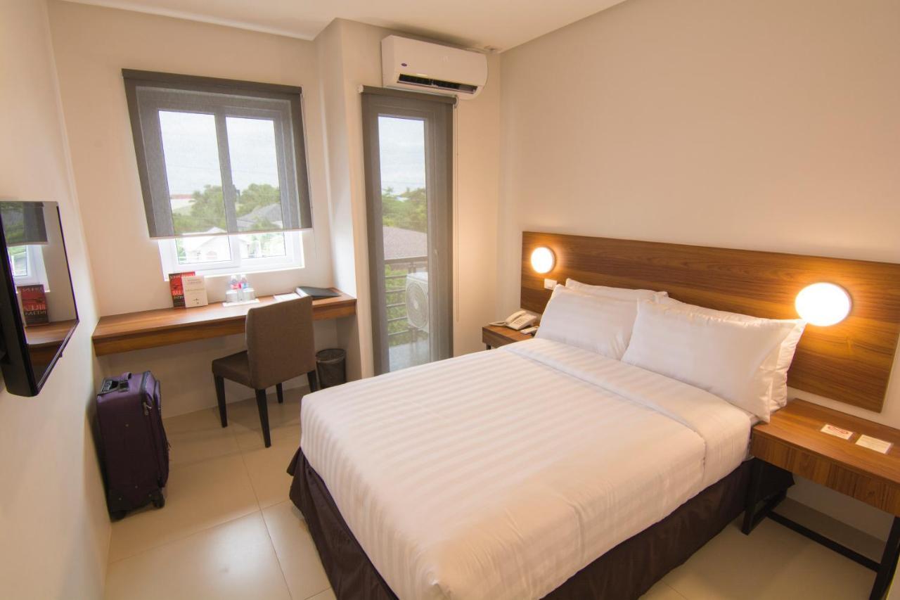 Mango Suites Cauayan Exterior photo